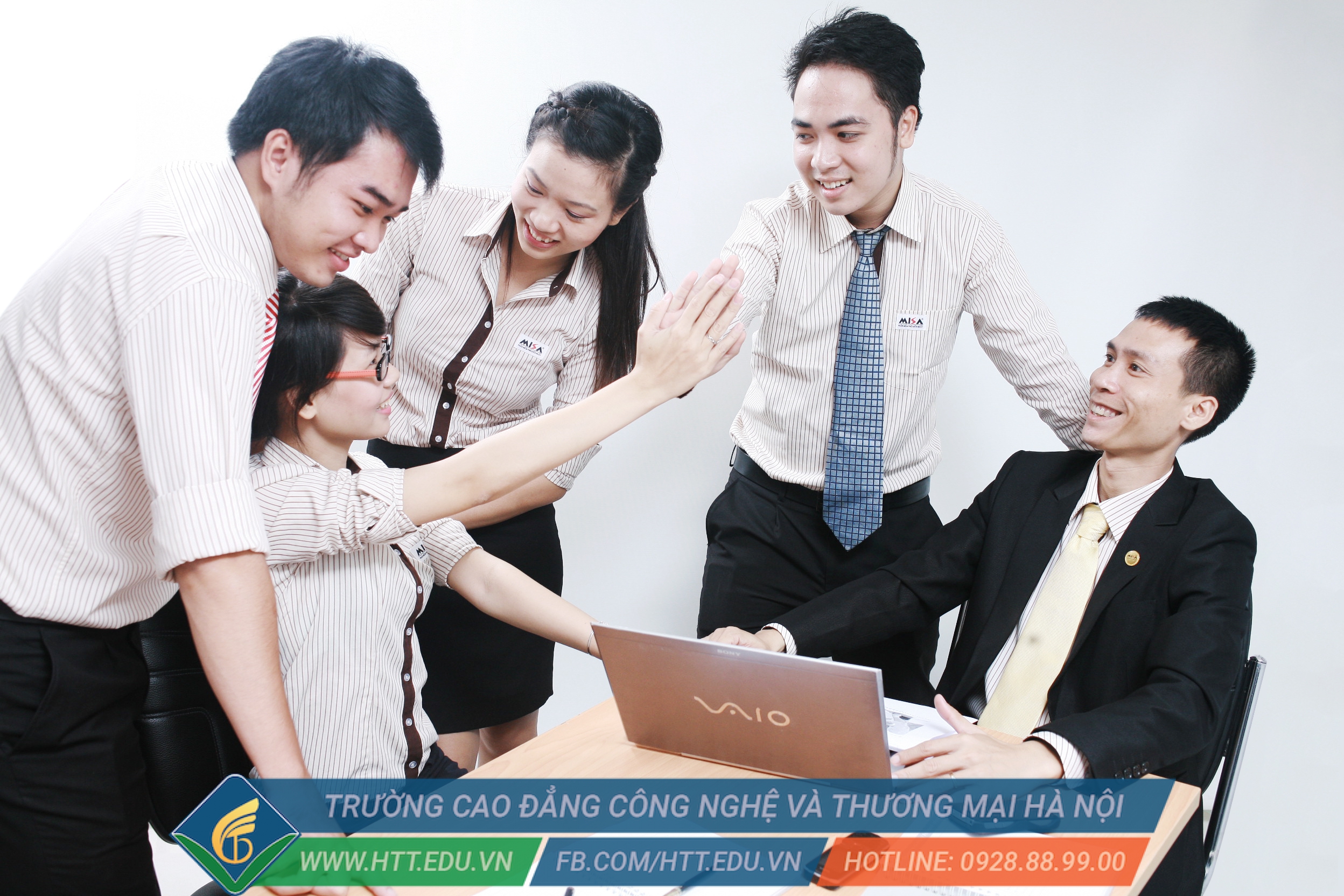Học ngành Quản trị kinh doanh tại HTT