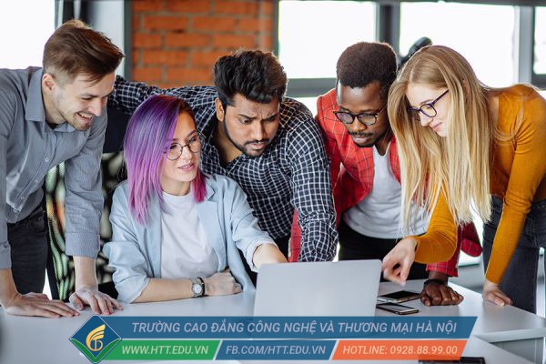 Sinh viên ngành công nghệ thông tin có thể làm việc tại nhiều doanh nghiệp trong và ngoài nước