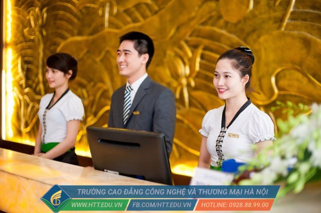 Khách sạn 4 sao yêu cầu gì ở lễ tân?