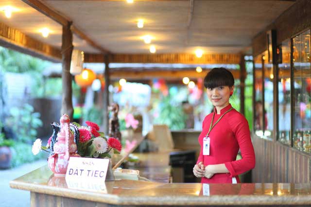 Lễ tân nhà hàng, khách sạn cần kỹ năng gì?